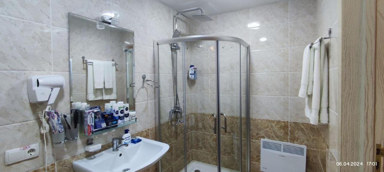 Bek Plus Hotel Takchilik Zewnętrze zdjęcie